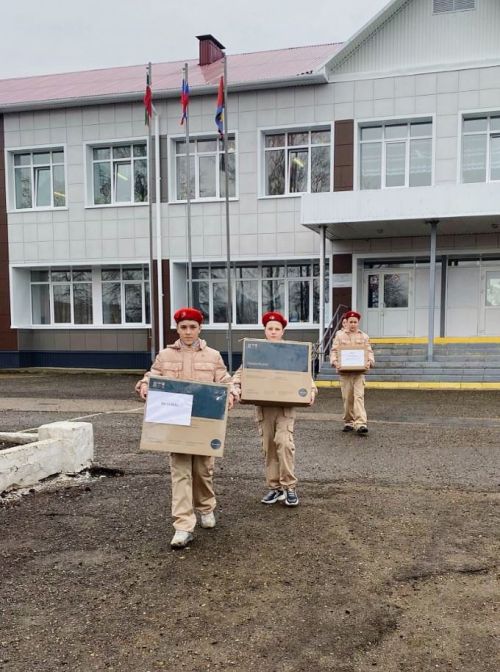 Своих не бросаем: Школа Круглое Поле собирает гуманитарную помощь