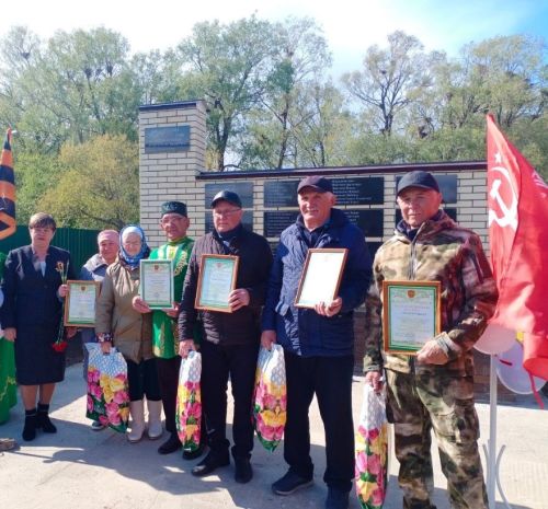 9 мая: В деревне Торнаташ Тукаевского района открыт новый памятник воинам-землякам, участникам Великой Отечественной войны