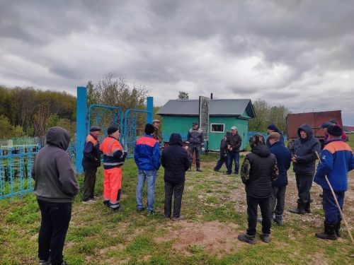 Жители Азьмушкинского сельского поселения провели традиционные весенние субботники