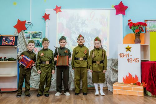 Воспитывая внуков: трогательное мероприятие в детском саду деревни Малая Шильна, посвящённое Дню Победы