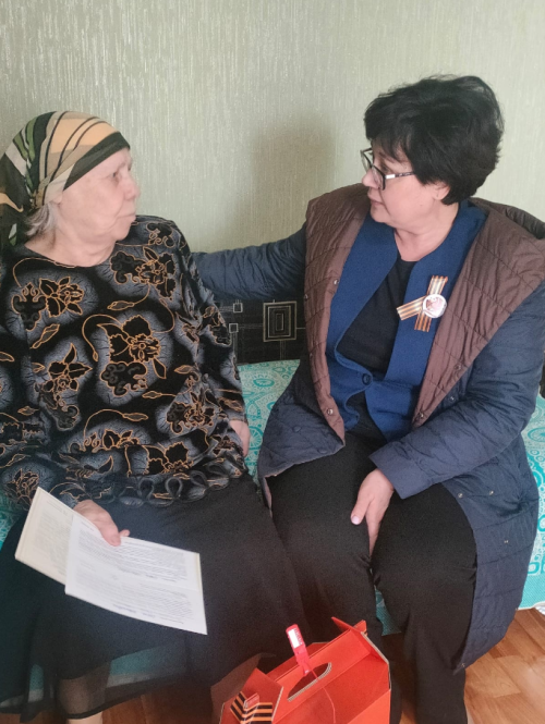 Тукаевский район: В преддверии Дня Победы Гульнара Галимова поздравила узницу концлагеря