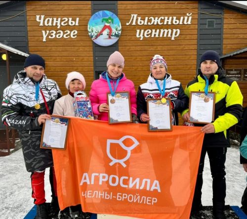 На территории лыжно-биатлонного центра поселка Новый состоялись традиционные лыжные гонки на призы Деда Мороза.
