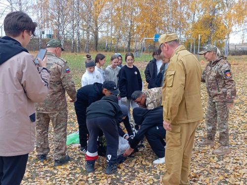 Көч, җитезлек һәм патриотик хисләр: Новотроицкое мәктәбендә Иң яхшы «Яшь армиячеләрне» сайладылар