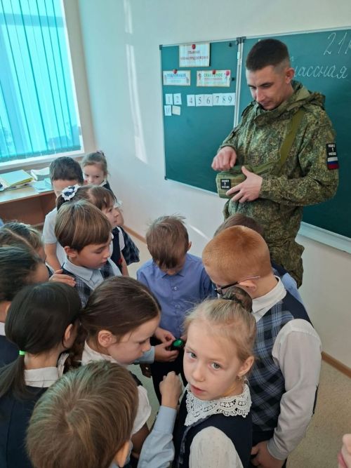 Служить Отечеству: участник СВО рассказал школьникам о своем выборе