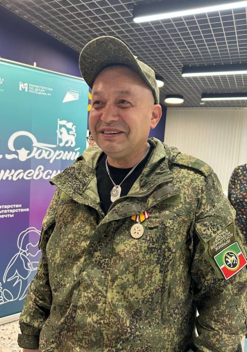 «Хулиган» кушаматлы сугышчы волонтерларга хезмәт турында сөйләде
