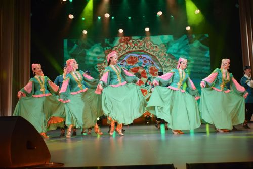 Әниләрнең йөрәк җылысы. Әниле кеше – иң бәхетле кеше. Гомеребез буе аналарга игелек кылсак та, әниләр каршындагы бурычыбызны үтәп бетерә алмыйбыз