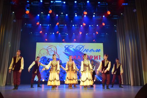 Әниләрнең йөрәк җылысы. Әниле кеше – иң бәхетле кеше. Гомеребез буе аналарга игелек кылсак та, әниләр каршындагы бурычыбызны үтәп бетерә алмыйбыз