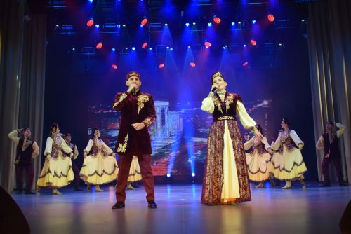 Әниләрнең йөрәк җылысы. Әниле кеше – иң бәхетле кеше. Гомеребез буе аналарга игелек кылсак та, әниләр каршындагы бурычыбызны үтәп бетерә алмыйбыз