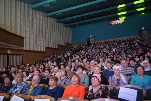 Әниләрнең йөрәк җылысы. Әниле кеше – иң бәхетле кеше. Гомеребез буе аналарга игелек кылсак та, әниләр каршындагы бурычыбызны үтәп бетерә алмыйбыз