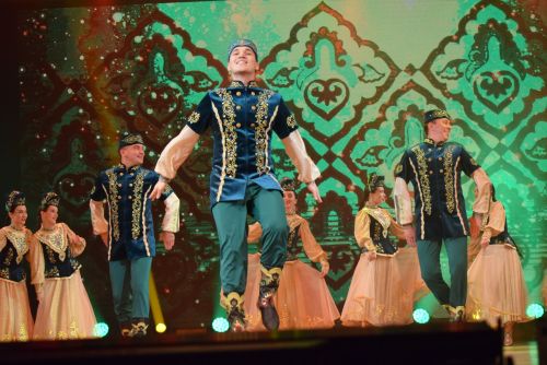 Әниләрнең йөрәк җылысы. Әниле кеше – иң бәхетле кеше. Гомеребез буе аналарга игелек кылсак та, әниләр каршындагы бурычыбызны үтәп бетерә алмыйбыз