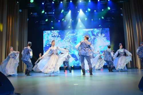 Әниләрнең йөрәк җылысы. Әниле кеше – иң бәхетле кеше. Гомеребез буе аналарга игелек кылсак та, әниләр каршындагы бурычыбызны үтәп бетерә алмыйбыз