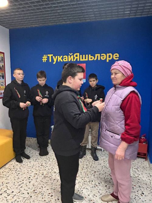 Яшьләр Татарстан Республикасы флагы көненә багышланган акция үткәрделәр