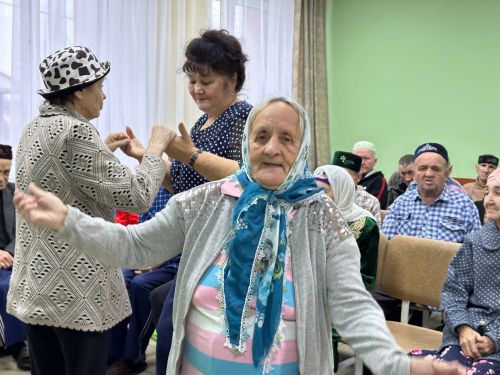 ТР Дәүләт Советы депутаты Марат Бариев игелек һәм шәфкатьлелек декадасы кысаларында интернат-йортта булды