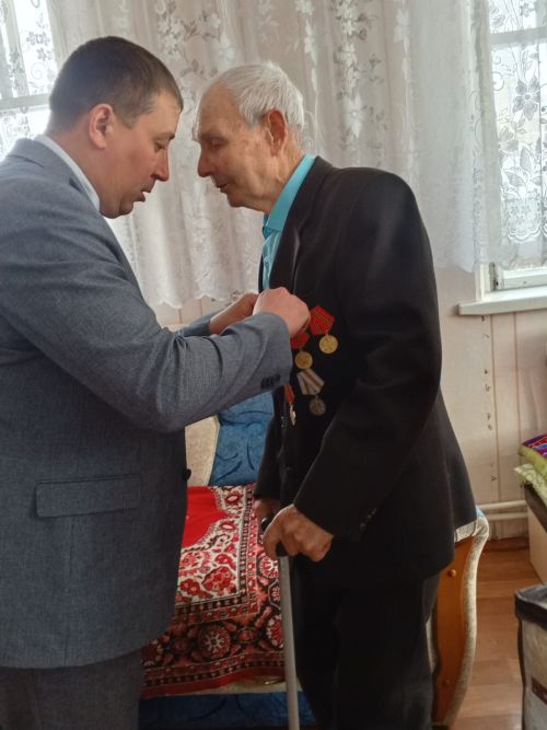 Юбилейные медали были вручены труженикам тыла Бурдинского сельского поселения