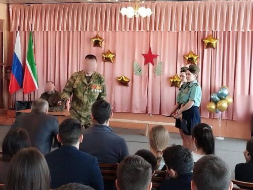 Махсус хәрби операциядә катнашкан сугышчы һәм Әфганистан ветераны белән очрашу узды
