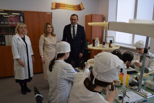 Медицинский колледж приветствует будущих врачей