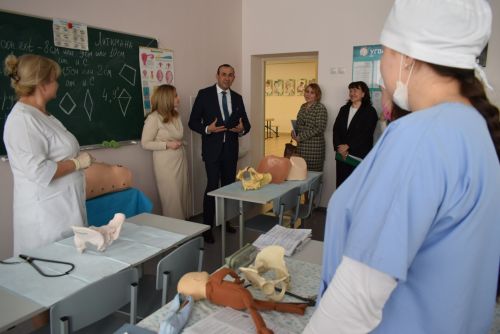 Медицинский колледж приветствует будущих врачей
