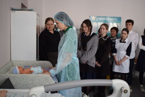 Медицинский колледж приветствует будущих врачей