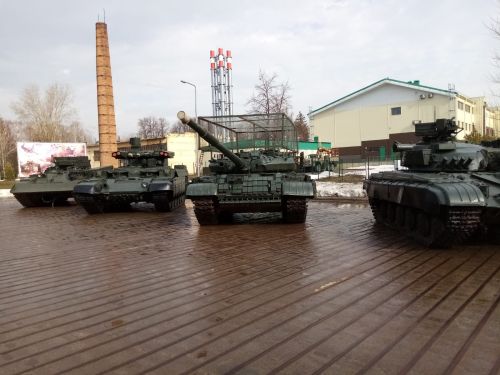 Ученики двух школ посетили танковое училище