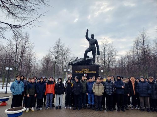 Ученики двух школ посетили танковое училище