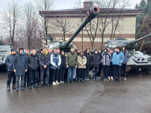 Ученики двух школ посетили танковое училище