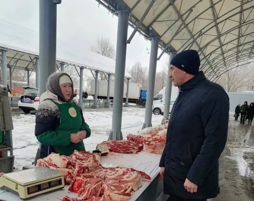 Башкарма комитет җитәкчесе Камил Нәҗмиев авыл хуҗалыгы ярминкәсендә булды