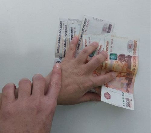 Выгоднее сберегать, чем покупать в кредит вещи не первой необходимости