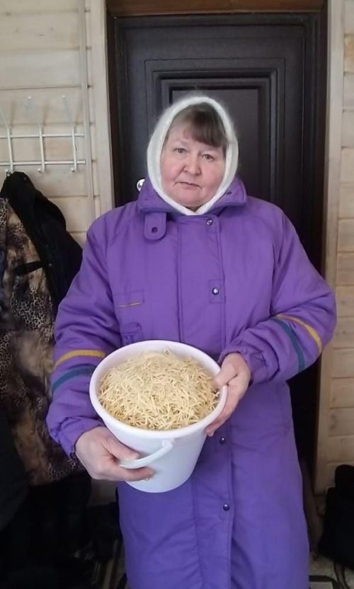 Жители д.Кулушево приготовили домашнюю лапшу для отправки в зону СВО