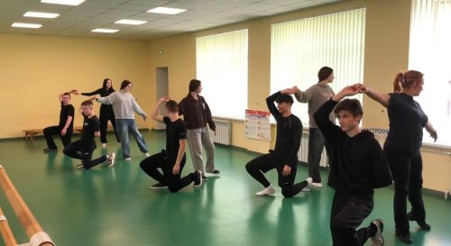 Уку елы ахырына якынлаша һәм имтиханнар, соңгы кыңгырау, чыгарылыш