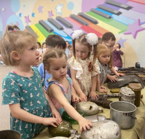 Кенәз мәктәбе музее - балаларга: кагылырга мөмкин булган тарих