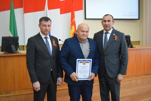 Не словом, а делом: как тукаевцы помогают фронту. Руководители, волонтёры и депутаты удостоены благодарностей от военных