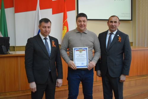 Не словом, а делом: как тукаевцы помогают фронту. Руководители, волонтёры и депутаты удостоены благодарностей от военных
