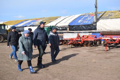 Камил Нәҗмиев чәчү эшләренә әзерлекне тикшерде