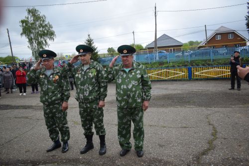 Страна не забудет героев!