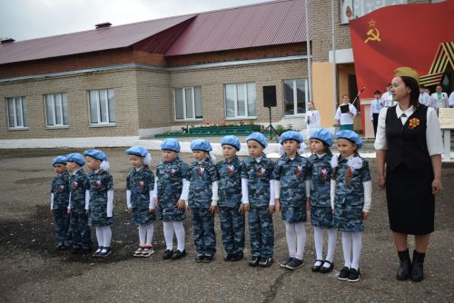 Страна не забудет героев!