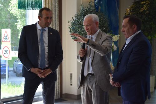 Камил Нәҗмиев эшмәкәрләр белән фикер алышты