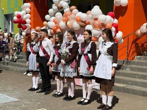 Күңелләрдә мәңге кал син, соңгы кыңгырау чыңы...