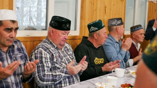 Биклән авылы мәчетендә Тукай районы имам-мөхтәсибе катнашында махсус хәрби операциядә катнашучыларның гаиләләре өчен «Коръән ашы» узды