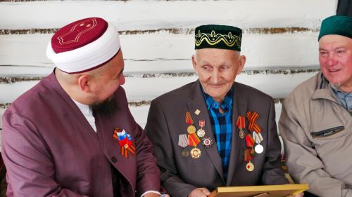 Инсаф хәзрәт Бөек Ватан сугышы ветераннарын Җиңү көне белән котлады