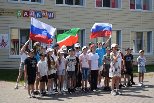 Камиль Назмиев прздравил с Днем России