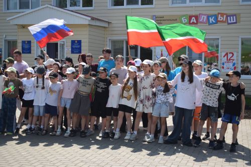 «Балкыш» лагерында Россия көне уңаеннан якты бәйрәм узды