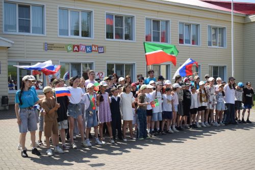 «Балкыш» лагерында Россия көне уңаеннан якты бәйрәм узды