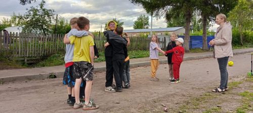 А у нас во дворе — весёлые игры!
