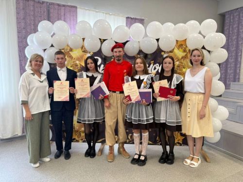 Кенәз мәктәбендә чыгарылыш сыйныф укучыларыбызны хөрмәтләделәр!