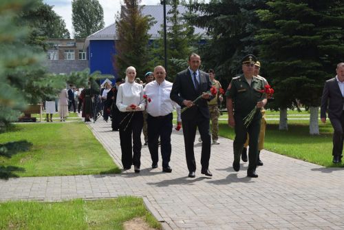 Помним героев – поддерживаем бойцов
