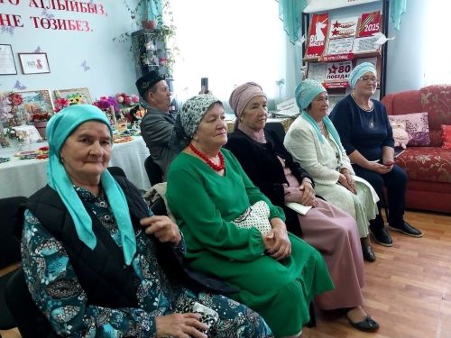 Калмия авыл китапханәсендә Фәридә Сәхәбиева белән иҗади очрашу узды