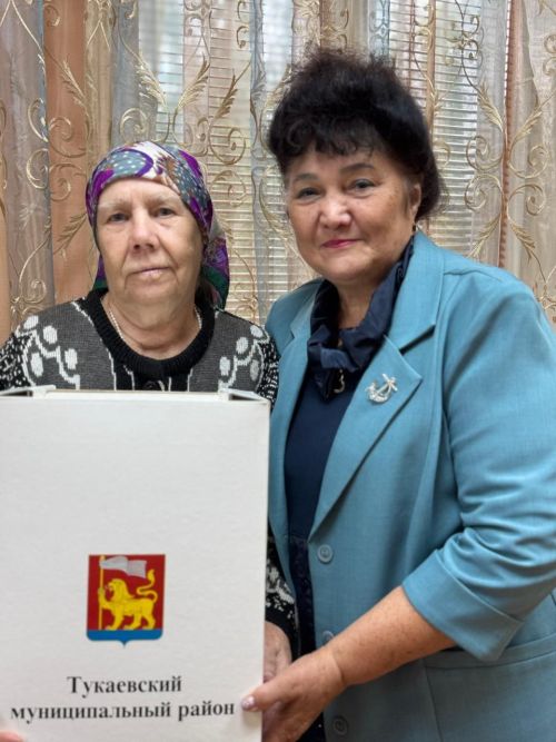 Ветерана поздравили с Днем Республики