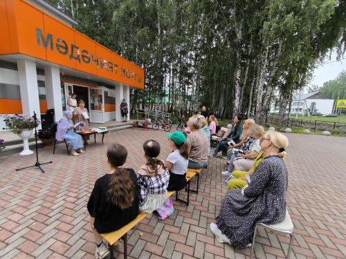Встреча с писательницей Асией Хасановой в Новотроицком СДК