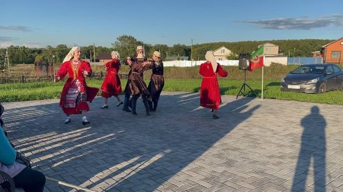 Мәләкәс мәдәният йорты артистлары Калинин авылында концерт уздырды