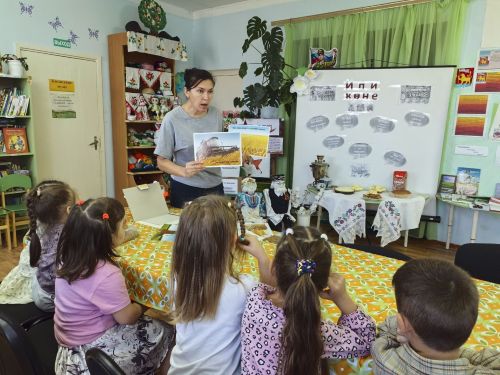 Калмия авылы балалары икмәк салу серләренә төшенде